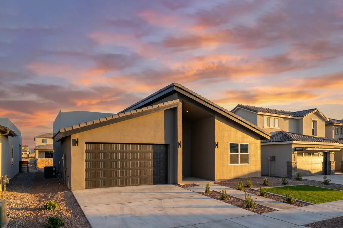Hyperion M front elevation — Nueva Luna Builders new home in El Paso, Texas