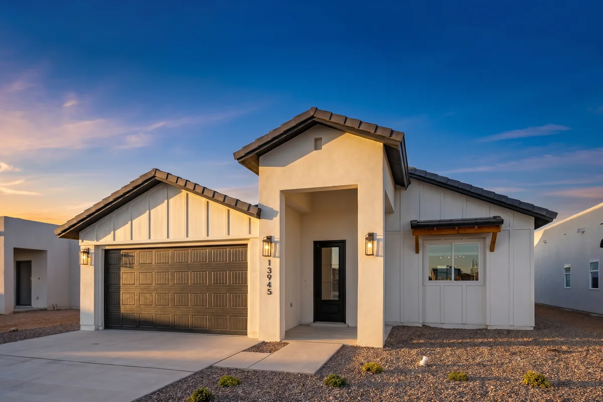 Phoebe T front elevation — Nueva Luna Builders new home in El Paso, Texas